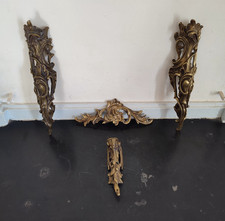 Lot d'ornements de meuble