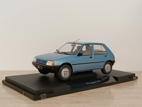 Peugeot 205 1984 blue mcg - 205,