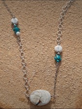 Collier En Pierre naturelle  Tortue en turquoise et belle nacre d'eau douce