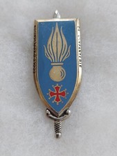 Un insigne militaire  " Ecole