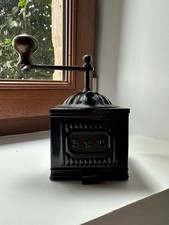 Ancien moulin à café militaire en acier émaillé B*T