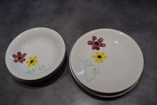 4 assiettes creuses et 4