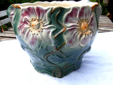 Grand cache pot barbotine ancienne décor fleur Hibiscus en relief époq 19 ème Si