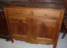 Buffet rustique merisier 2 portes 2 tiroirs Pieds cambrés Epoque XIX