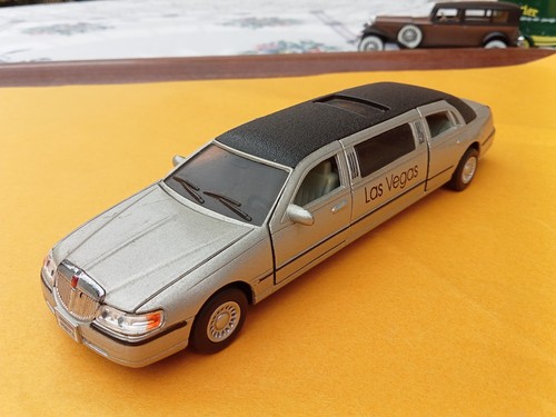 Lincoln town car - town,