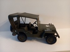 JEEP WILLYS.  BÂCHÉ.  1/18. MÉTAL.  DE BELLES FINITIONS.  SANS MARQUE. 