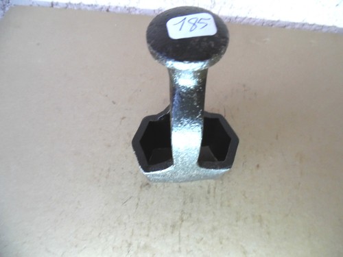 Old tool outil - /,
