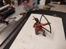 Indien  accroupi avec arc