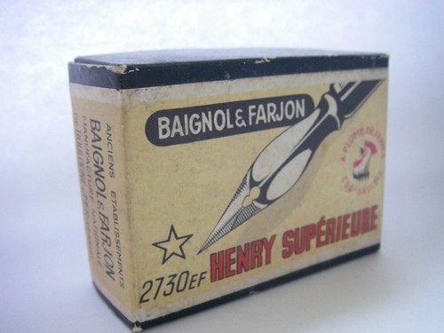 Neuf scellée boite - boite, plumes