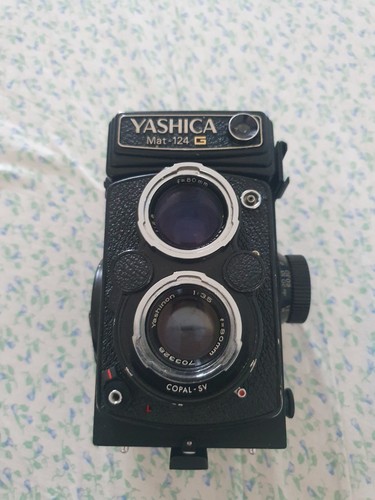 Yashica mat 124g tlr medium - yashica,