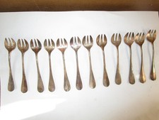 12 fourchettes à huitres en métal argenté / 2 poinçons