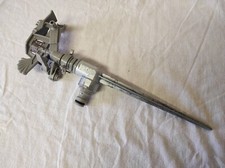 Arroseur rotatif à pulsations sur pic