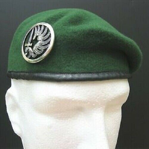 Green beret badge foreign - /,
