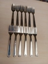 Lot de 12 fourchettes à gâteau en inox dont 11 de marque Guy Degrenne