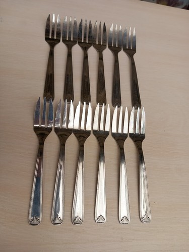 Lot fourchettes à - de, 12