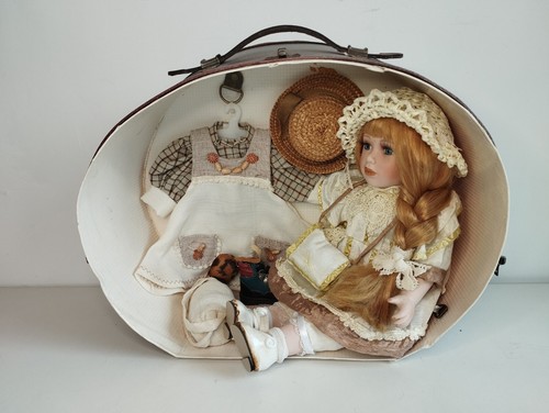 Coffret valise poupée