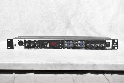 Zoom rfx 2200 - zoom, reverb