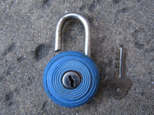 Cadenas métal peint ancien - cadenas,