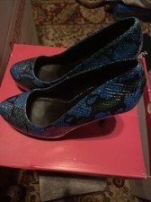 Womens Shoes Size 7 Worn Once
