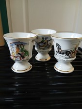 4 mazagrans en porcelaine. 3