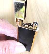 Briquet  BUGATTI  AVEC  MONTRE