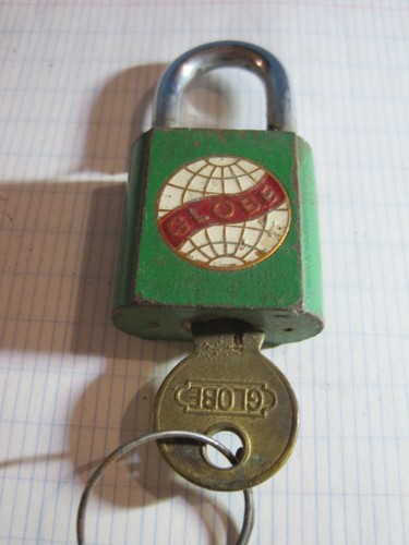 Ancien cadenas globe avec - ancien,