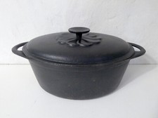 Ancienne cocotte en fonte Marguerite