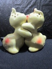 VINTAGE  BUNNY HUGGS  VAN TELLINGEN  SALT & PEPPER SHAKER  SET 