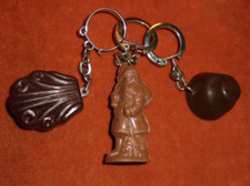 Porte-clés lot x3-  1 Père NOEL HOTTE + CROTTE CHOCOLAT 1 Aiguebelle + 1 MOREUIL