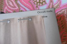 Rideau occultant à oeillets