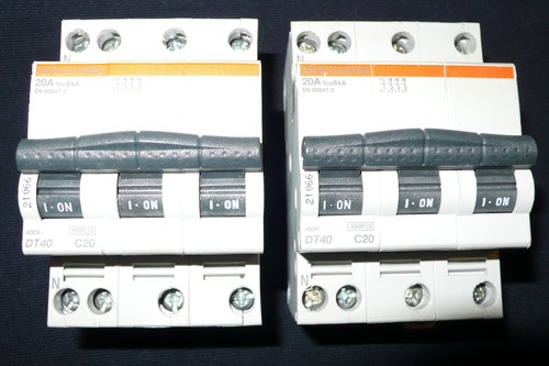 Disjoncteur tetrapolaire 20a - tetrapolaire,