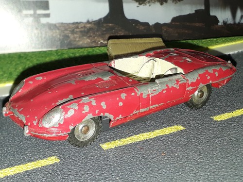 Dinky toys jaguar type - dinky, e