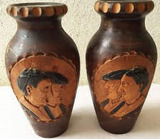 PAIRE VASES BOIS SCULPTÉ POT