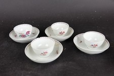 tasse et soucoupes famille
