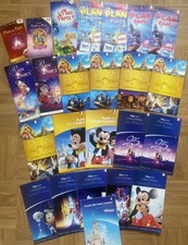 Lot de 24 plans / cartes Disneyland Paris & Walt Disney Studios (2005 à 2024)