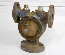 ancienne pompe en fonte deco industrielle transformation lampe