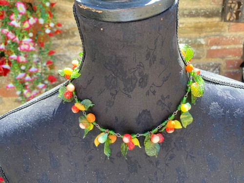 Collier fruits verre versé - fruits,