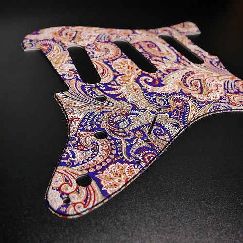 Fender strat pickguard - fender,
