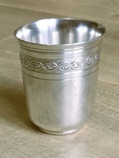 timbale (gobelet) en métal