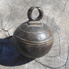 Un Gros Grelot en Bronze   !