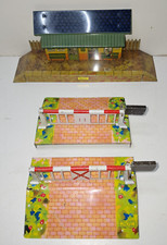 Serie Hornby Meccano : 2 passages à niveau + gare (Hachette)