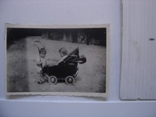 Ancienne Photo Enfant avec son jouet landau poussette VINTAGE SNAPSHOT TOY