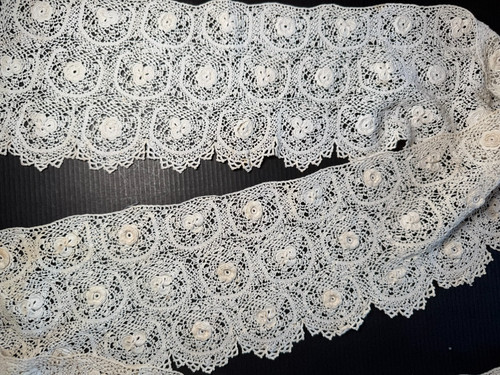 Dentelle ancienne large - ancienne,