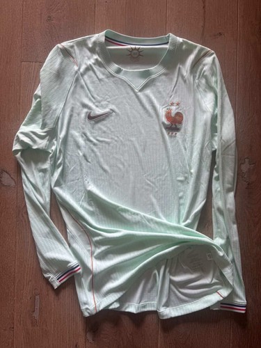 France player issue - france,