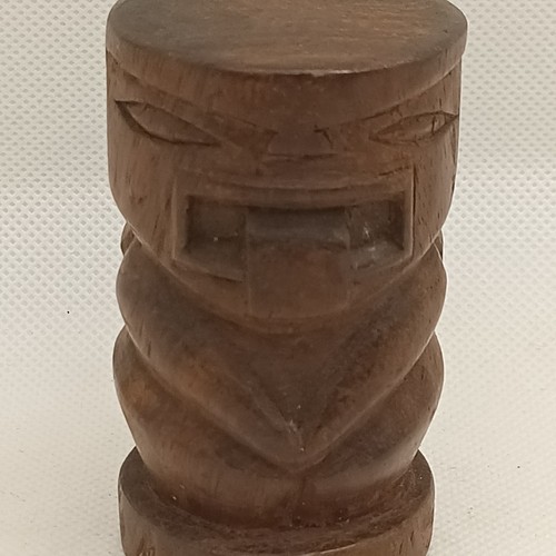 Vintage new zealand carved - new,