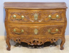Commode Provençale Nîmoise En Noyer Sculpté, époque Régence, Début XVIII ème