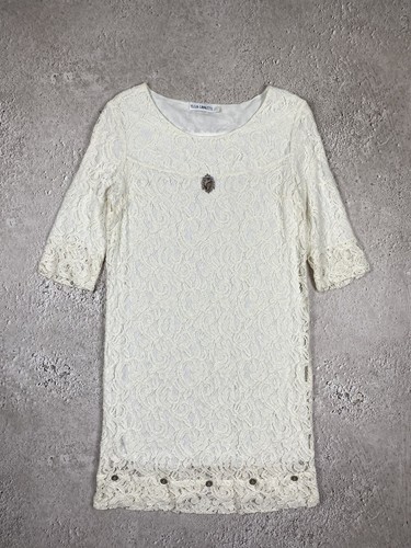 Robe blanche dentelle - en,