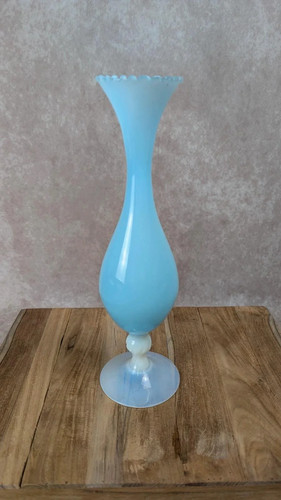 Vase ancien opaline bleue - en,