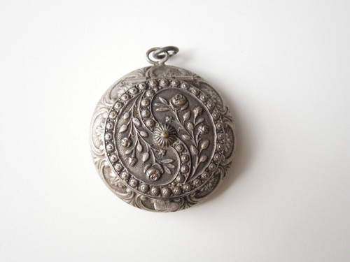 Ancien pendentif boîte - ancien,