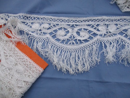 Large volant dentelle fuseaux